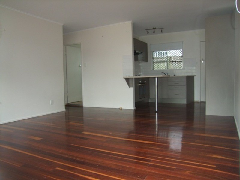 2/24 Twelfth Avenue, St Lucia QLD 4067