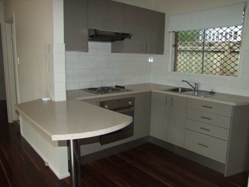 2/24 Twelfth Avenue, St Lucia QLD 4067