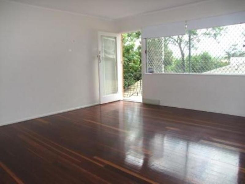 2/24 Twelfth Avenue, St Lucia QLD 4067