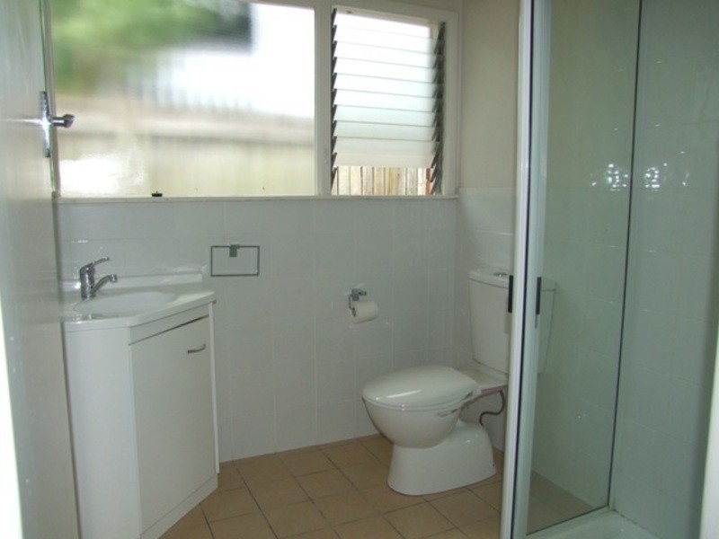 2/24 Twelfth Avenue, St Lucia QLD 4067