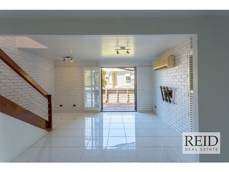 2/28 Bramston Terrace, Herston QLD 4006
