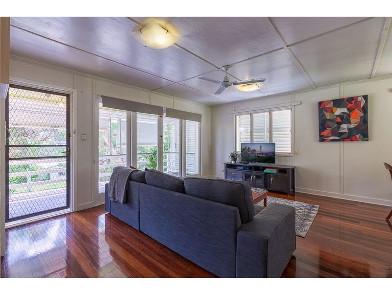 32 Sedgemoor St, Stafford Heights QLD 4053