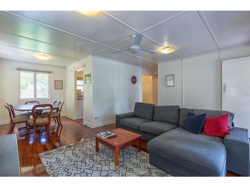 32 Sedgemoor St, Stafford Heights QLD 4053