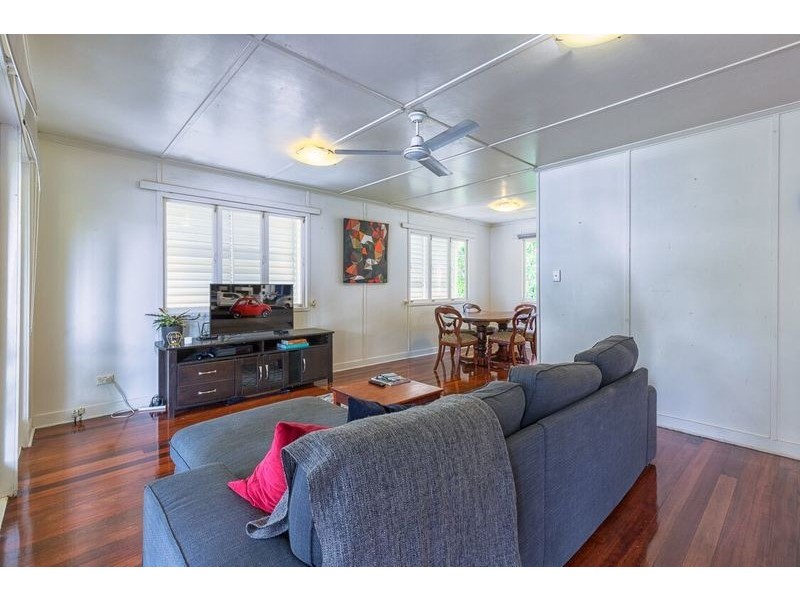 32 Sedgemoor St, Stafford Heights QLD 4053