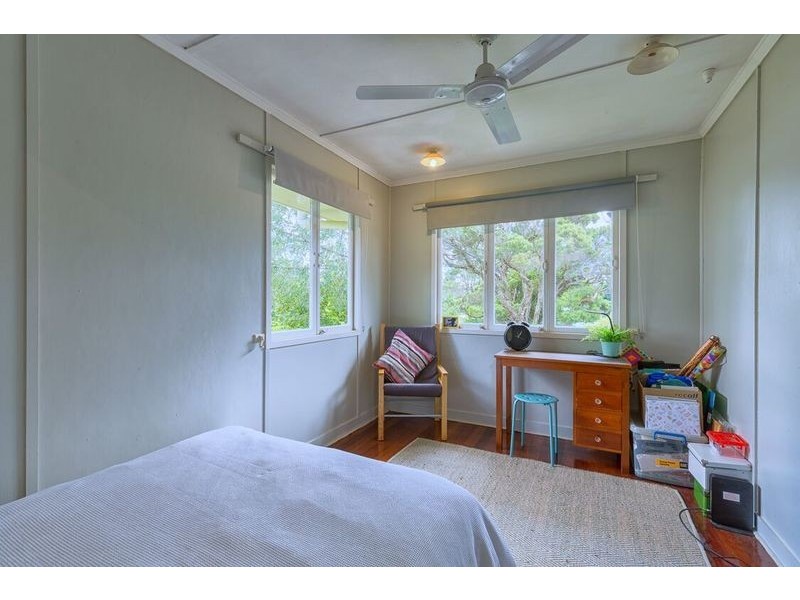 32 Sedgemoor St, Stafford Heights QLD 4053