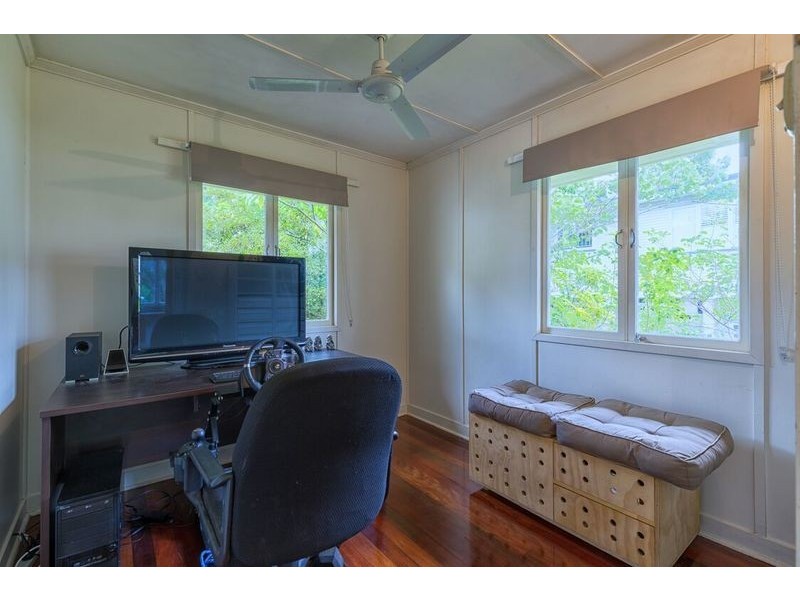 32 Sedgemoor St, Stafford Heights QLD 4053