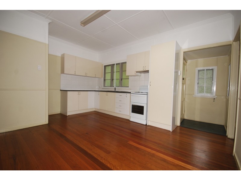 16 Young Street, Red Hill QLD 4059