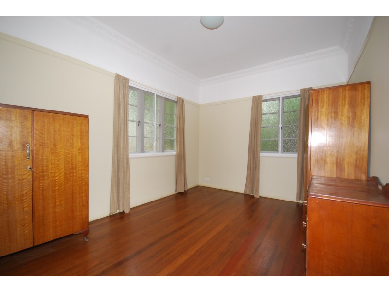 16 Young Street, Red Hill QLD 4059