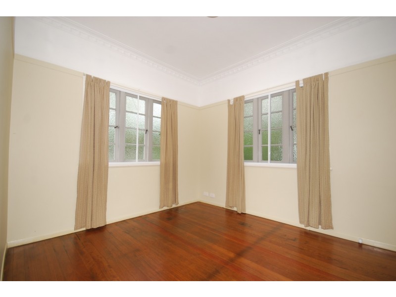 16 Young Street, Red Hill QLD 4059