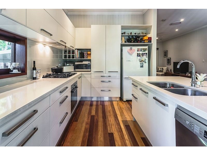 52 Thynne Avenue, Norman Park QLD 4170