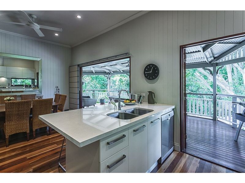 52 Thynne Avenue, Norman Park QLD 4170