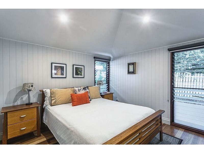 52 Thynne Avenue, Norman Park QLD 4170