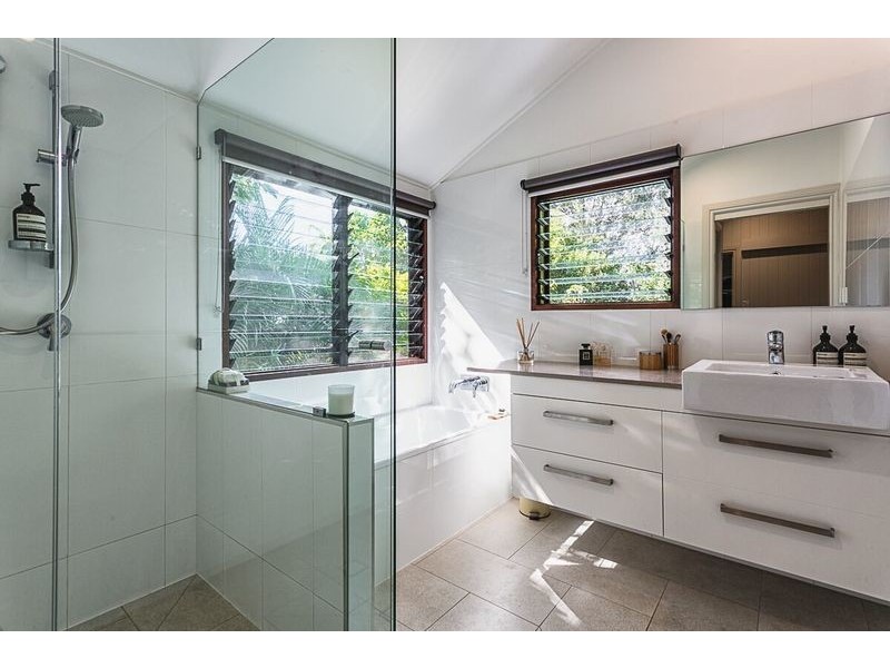 52 Thynne Avenue, Norman Park QLD 4170