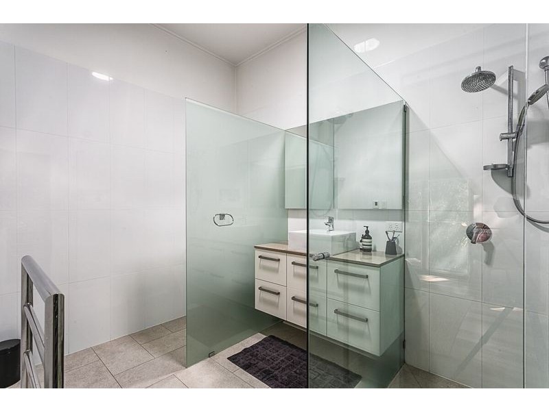 52 Thynne Avenue, Norman Park QLD 4170