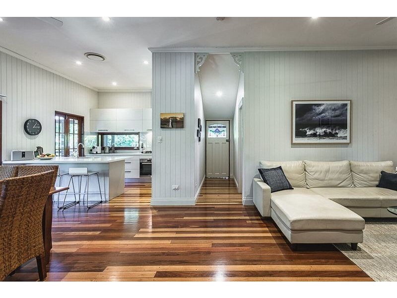 52 Thynne Avenue, Norman Park QLD 4170