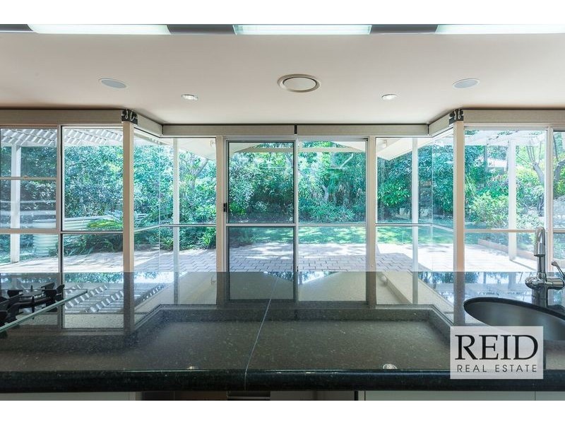 6 Chulmleigh Court, Chapel Hill QLD 4069