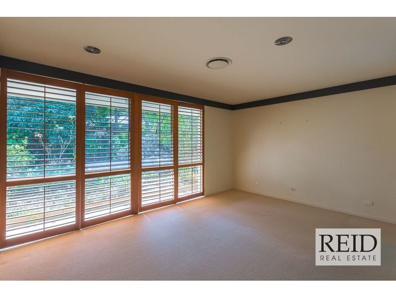 6 Chulmleigh Court, Chapel Hill QLD 4069