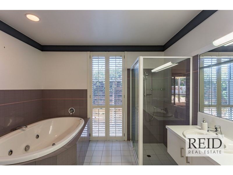 6 Chulmleigh Court, Chapel Hill QLD 4069