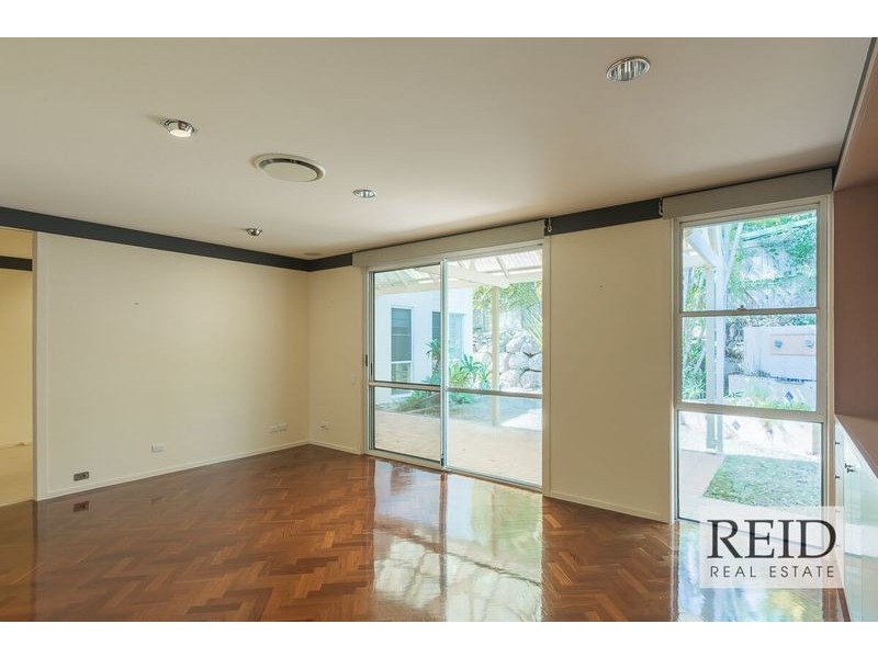 6 Chulmleigh Court, Chapel Hill QLD 4069