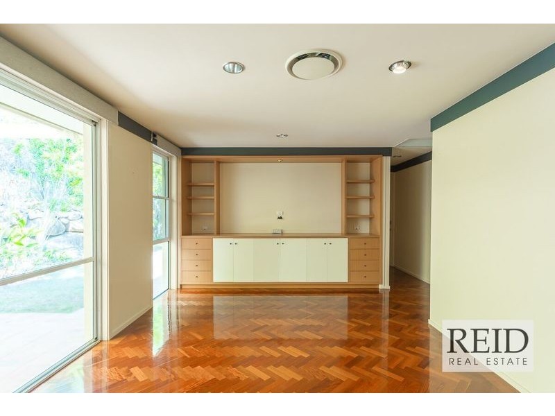 6 Chulmleigh Court, Chapel Hill QLD 4069