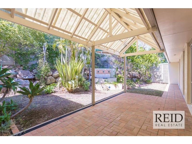 6 Chulmleigh Court, Chapel Hill QLD 4069