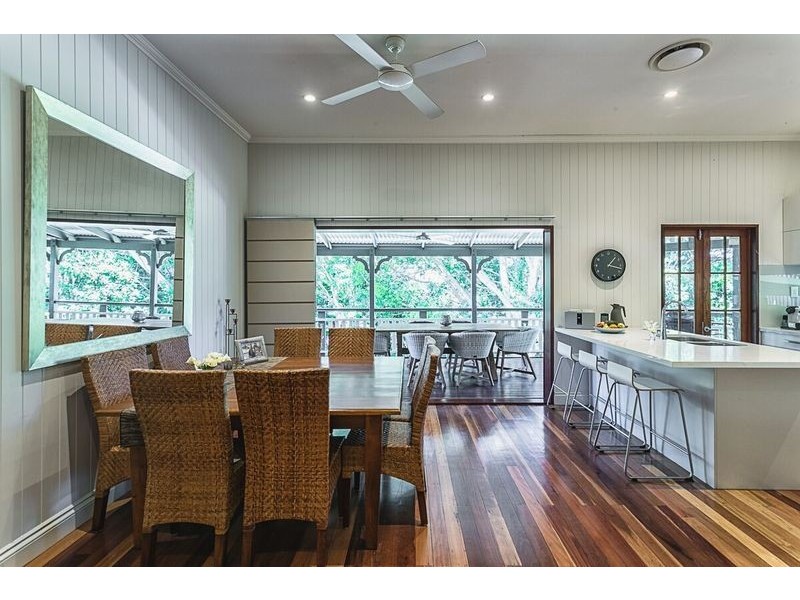 52 Thynne Avenue, Norman Park QLD 4170