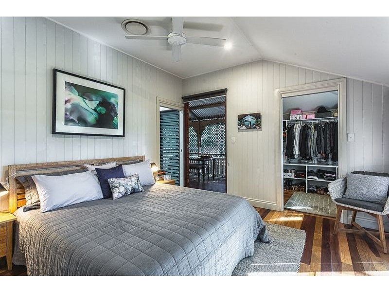 52 Thynne Avenue, Norman Park QLD 4170