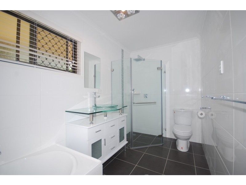 10 London Street, Ashgrove QLD 4060