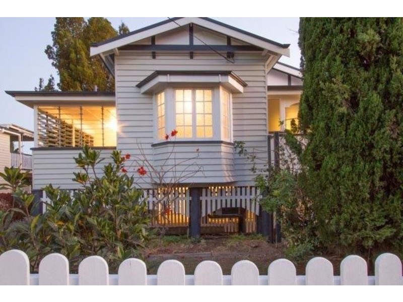 5 Castle Street, Fairfield QLD 4103