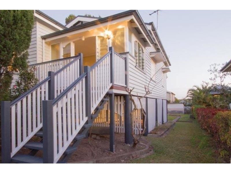 5 Castle Street, Fairfield QLD 4103