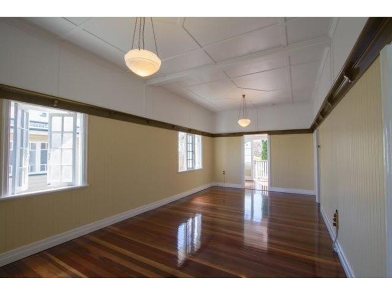 5 Castle Street, Fairfield QLD 4103