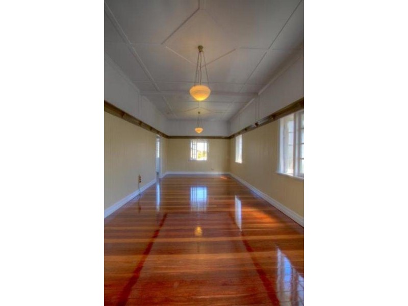 5 Castle Street, Fairfield QLD 4103