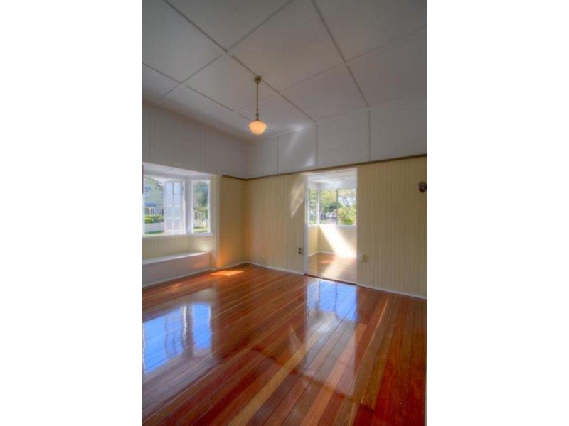 5 Castle Street, Fairfield QLD 4103