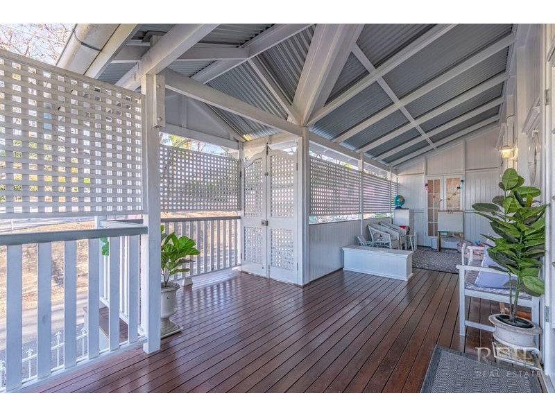 24 Walker Avenue, Teneriffe QLD 4005
