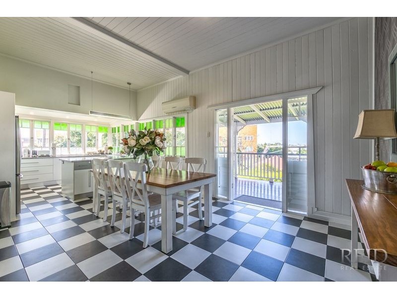 24 Walker Avenue, Teneriffe QLD 4005