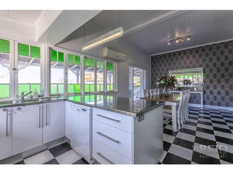 24 Walker Avenue, Teneriffe QLD 4005