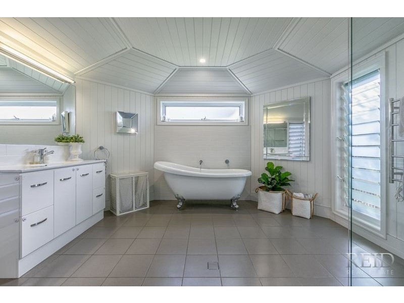 24 Walker Avenue, Teneriffe QLD 4005