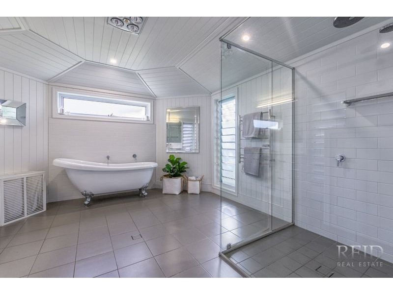 24 Walker Avenue, Teneriffe QLD 4005