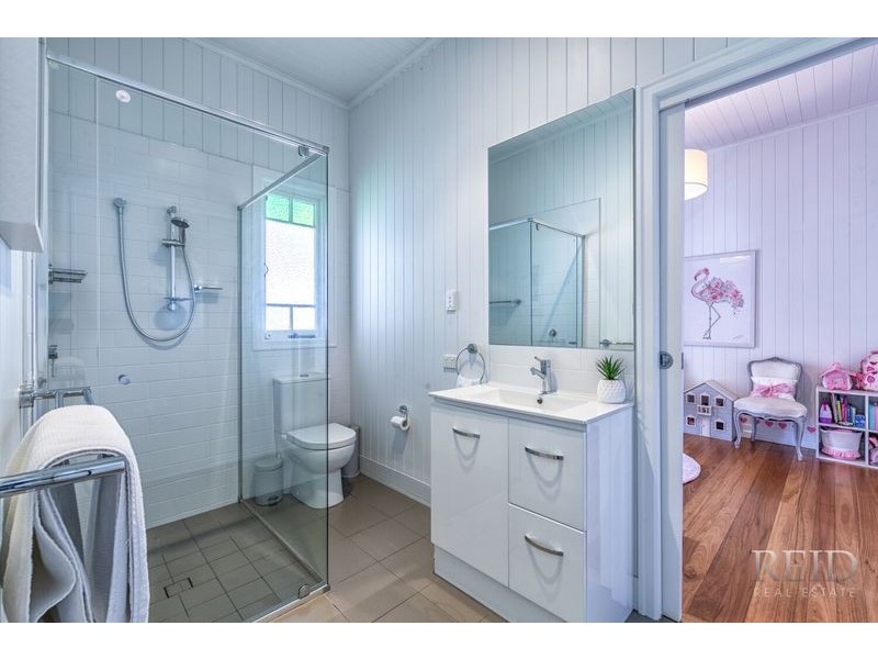 24 Walker Avenue, Teneriffe QLD 4005