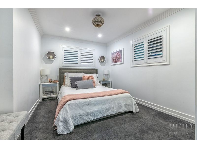 24 Walker Avenue, Teneriffe QLD 4005