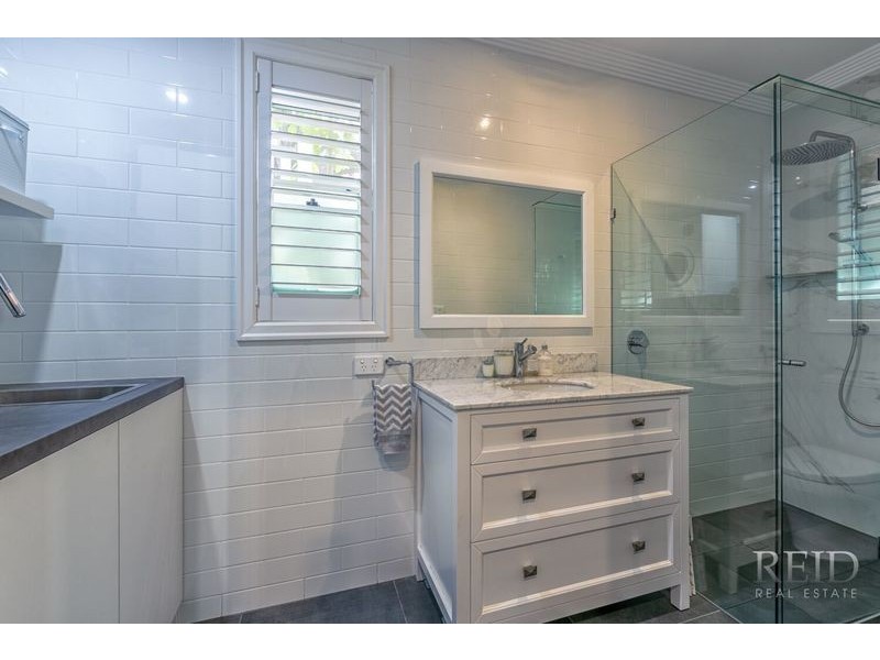 24 Walker Avenue, Teneriffe QLD 4005