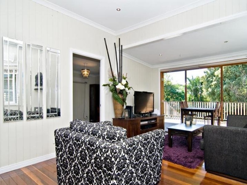 19 Farm Street, Newmarket QLD 4051