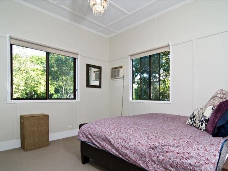 19 Farm Street, Newmarket QLD 4051