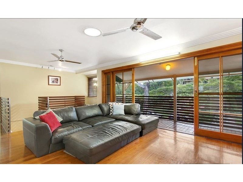 1 Eaglie Street, Chapel Hill QLD 4069