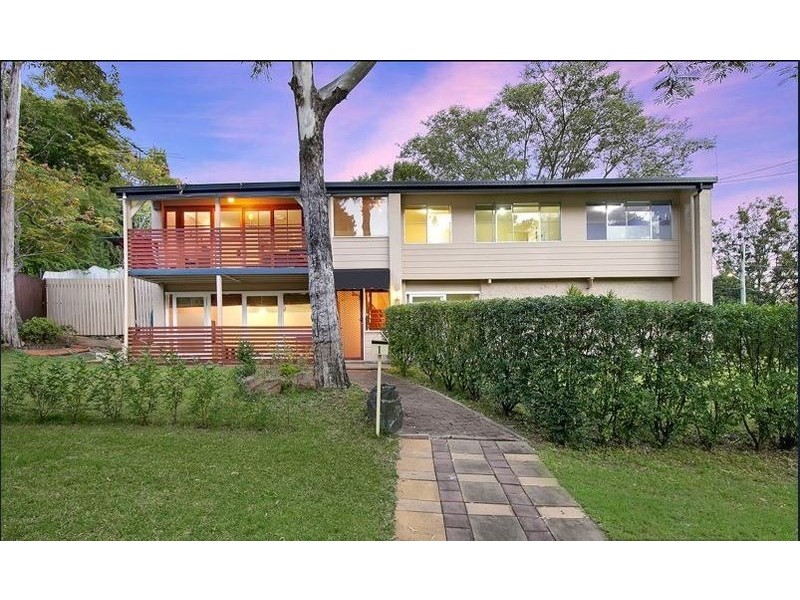 1 Eaglie Street, Chapel Hill QLD 4069