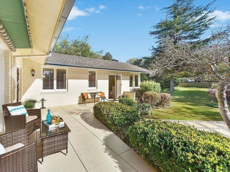 27 Benaroon Avenue, St Ives NSW 2075