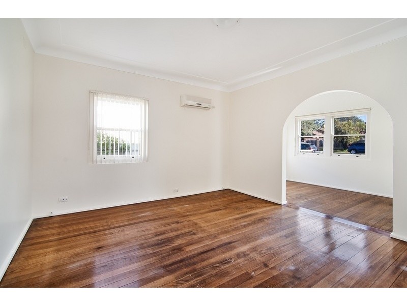 16 Kings Road, Ingleburn NSW 2565