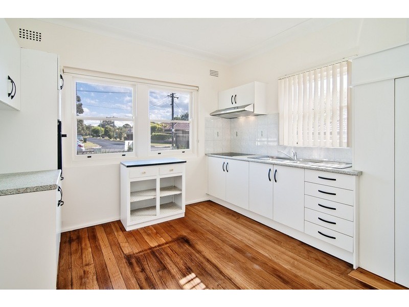 16 Kings Road, Ingleburn NSW 2565