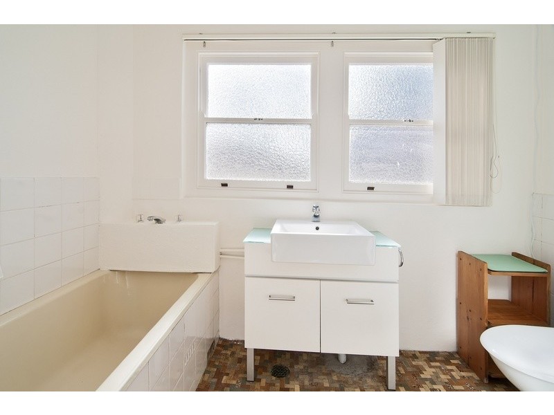 16 Kings Road, Ingleburn NSW 2565