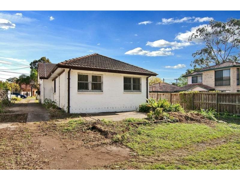16 Kings Road, Ingleburn NSW 2565